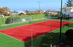 Play tennis on the Complex